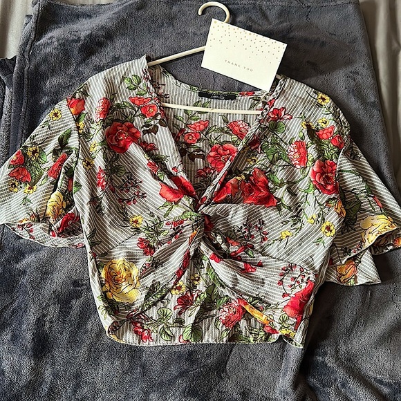 ❣️3/$30 STREETWEAR SOCIETY wrap floral crop top - Picture 5 of 7